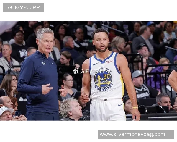 科尔谈库里挑战:如何在漫长赛季中保持稳定性并合理安排出场时间